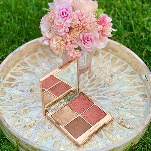 LOVEGASM - Used Glowgasm Face Palette. Please see pictures for reference.